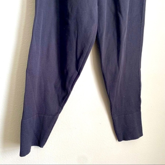 GYMSHARK black ribbed jogger - Picture 4 of 5